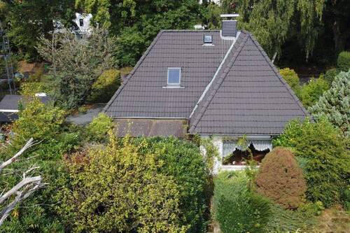 KEYBILD HAUS_Drohne_Hausrückseite - 3 Zimmer Einfamilienhaus zum Kaufen in Hamburg