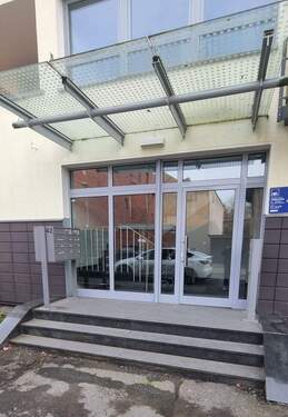 Hauseingang - 3 Zimmer Etagenwohnung in Langenfeld (Rheinland)