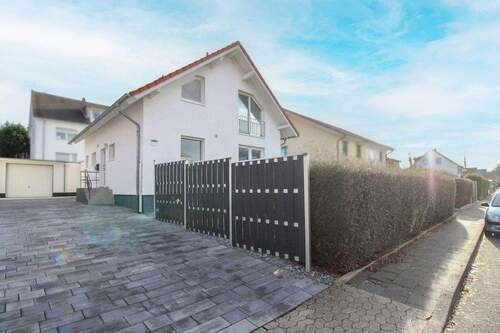 13 Einfahrt - Gepflegtes Einfamilienhaus mit Garage, Terrasse und neuer Heizung in Nordborchen
