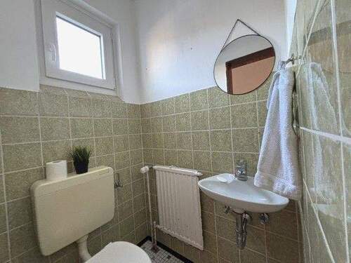 Gäste-WC mit Tageslichtfenster - 