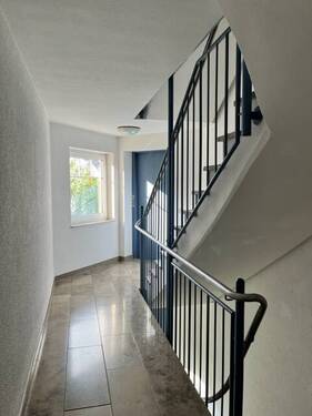 Treppenhaus - Etagenwohnung mit 75,00 m&sup2; in Trossingen zur Miete