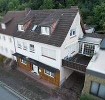 Ein-Zweifamilienhaus mit Garage in Beverungen-Herstelle