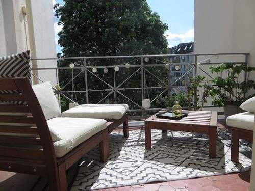 Balkon 2 - ***Altbaufreunde aufgepasst! Helle 3 Zimmerwohnung mit Balkon in fußläufiger Entfernung zum Bonner Hauptbahnhof***