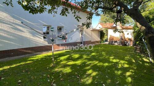 Grundstück + Gartenhaus - 