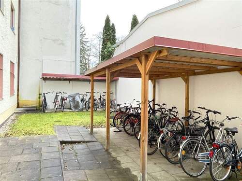 Überdachter Abstellbereich für Fahrräder - 