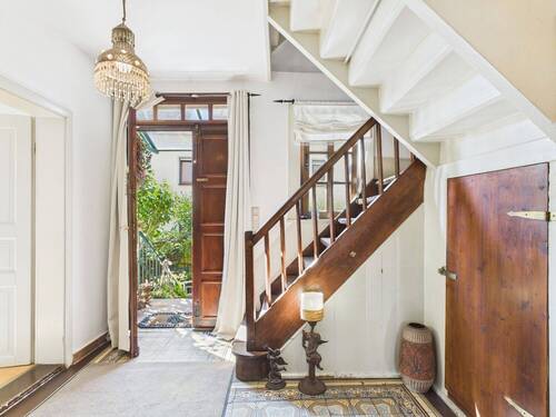 charmanter Eingangsbereich - 7 Zimmer Einfamilienhaus zum Kaufen in Wiesbaden