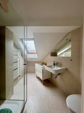 Badezimmer mit Dusche - 