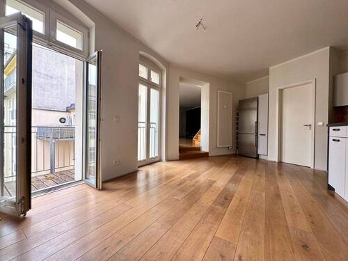 Wohnküche mit Balkon - 