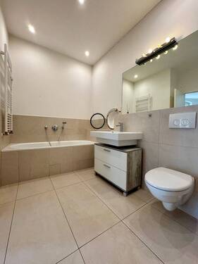 mit Badewanne - 