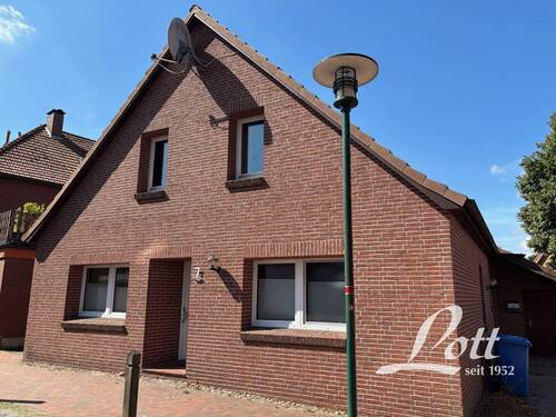 Außenansicht - **Wohnhaus - ebenerdige Räumlichkeiten - im schönen Barßel anzumieten!**