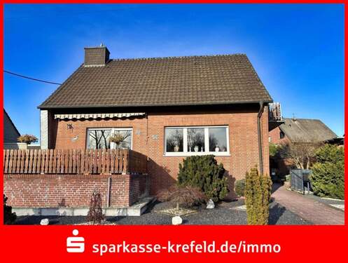 Außenansicht - Freistehendes Einfamilienhaus mit Garage