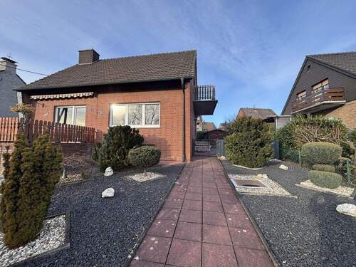 Außenansicht Eingang - 4 Zimmer Einfamilienhaus zum Kaufen in Schwalmtal