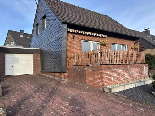 Außenansicht mit Garage - 4 Zimmer Einfamilienhaus in Schwalmtal