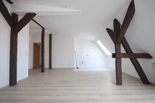 Wohn- Essbereich - Bezugsfreie 2-Zimmer-Dachgeschosswohnung im beliebten Jahnschulviertel