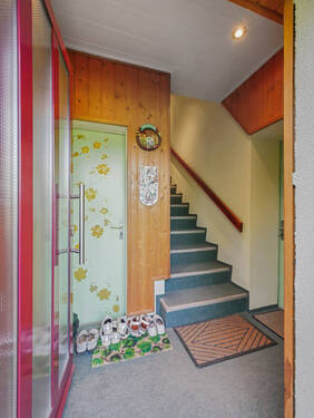 EG-Flur (Heizkeller & Treppe zur Eigentümerwohnung - 