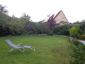 Grundstück m. Hecke - 