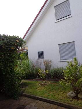 Fenster mit Rollläden - 