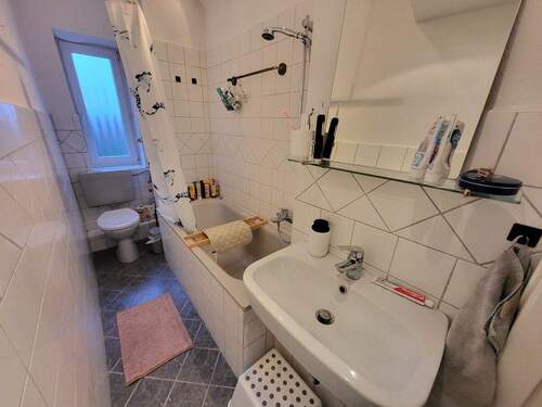 Vollbad/WC mit Fenster - 