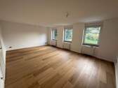 Wohn-/Schlafzimmer - Moderne, kernsanierte 1,5-Zimmer-Wohnung mit großer Dachterrasse zum Innenhof