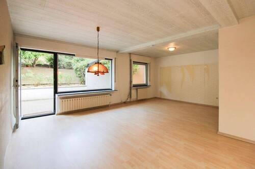 Wohnzimmer - Einfamilienhaus in Vlotho zum Kaufen