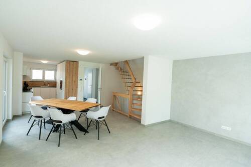 Musterhaus - Wohn- und Esszimmer - 6 Zimmer Doppelhaushälfte zum Kaufen in Gärtringen