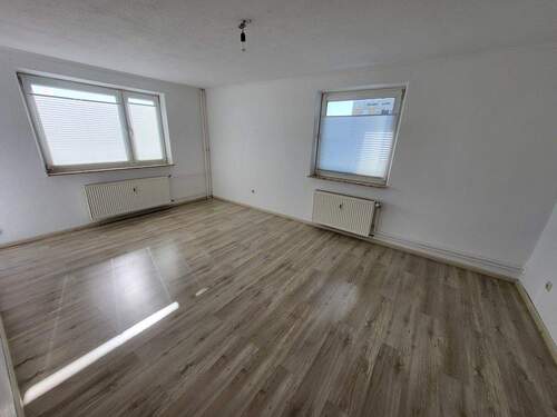 Wohn-/Esszimmer - 