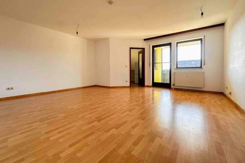 Wohnzimmer - 2 Zimmer Etagenwohnung in Erlangen