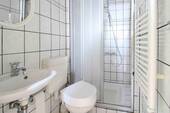 Badezimmer mit Dusche - 