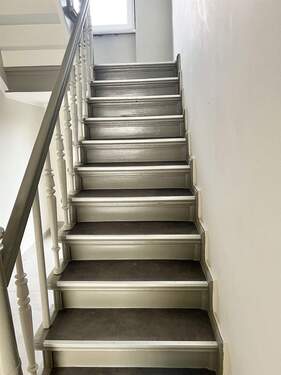 Treppe - 1 Zimmer Mehrfamilienhaus, Wohnhaus zum Kaufen in Schönebeck (Elbe)