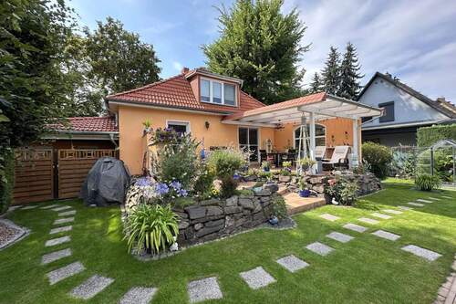 Terrasse mit lichtdurchlässiger Teilüberdachung - 4 Zimmer Einfamilienhaus zum Kaufen in Berlin
