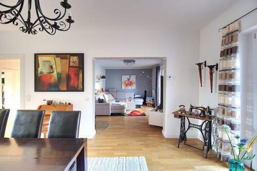 Blick vom Esszimmer zum Wohnzimmer - 