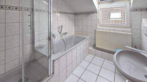 Bad - Etagenwohnung mit 77,00 m&sup2; in Mönchengladbach zum Kaufen