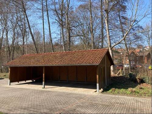befestigte Zufahrt / Hoffläche mit PKW-Stellplätzen / Carport - 1 Zimmer Mehrfamilienhaus, Wohnhaus zum Kaufen in Schmalkalden