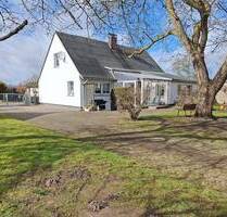 zusätzliches Baugrundstück möglich - Einfamilienhaus mit Nebengelass am Rand von Greifswald