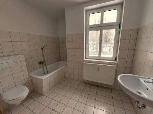 Tageslichtbad mit Wanne - 