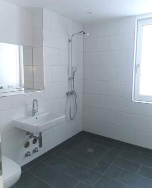 Bad mit Dusche - 