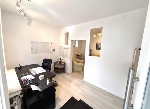 Nebengebäude linkes Apartment - 