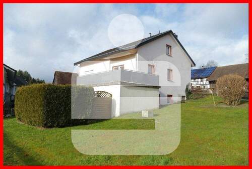 Außenansicht - Vielfältige Wohnmöglichkeiten: 3 Wohneinheiten auf großzügigem Grundstück in Dettighofen