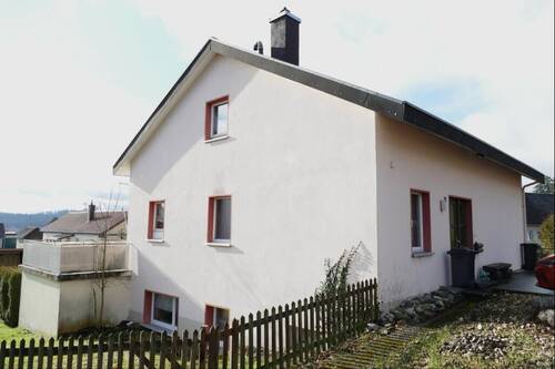Außenansicht - 7 Zimmer Mehrfamilienhaus, Wohnhaus zum Kaufen in Dettighofen
