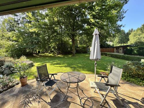 Terrasse mit Blick in die Natur - 