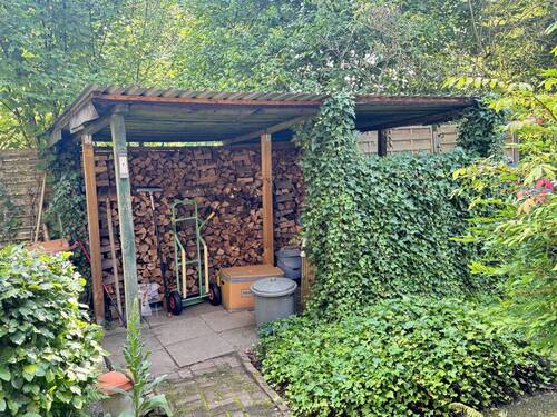 Holzverschlag für den Kachelofen - 