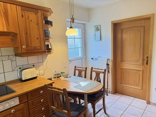 EBK mit Gartenzugang - 