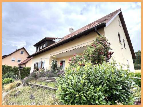 Bild 1 - 359.000,- für freies Zweifamilienhaus im Herzen der Fränkischen Schweiz mit atemberaubender Aussicht