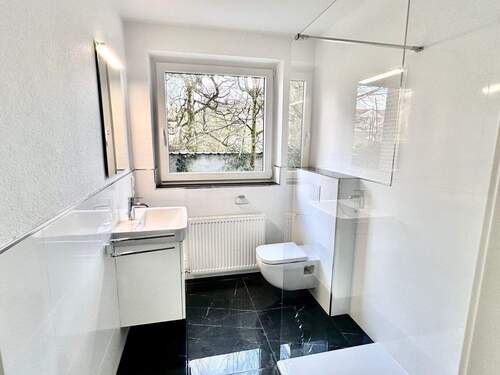 neu gestaltetes Duschbad - 