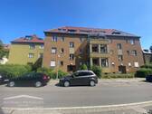 Hausansicht - Sorglos-Investment in Berlin-Spandau: Langfristig vermietete DG-Wohnung mit Süd-Balkon