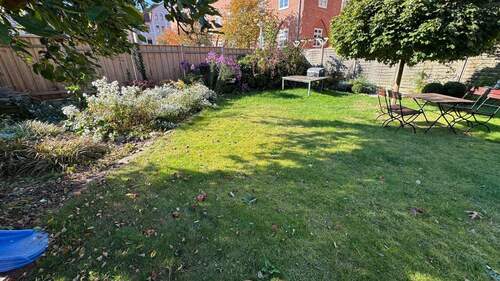 Garten - 1 Zimmer Mehrfamilienhaus, Wohnhaus in Uelzen