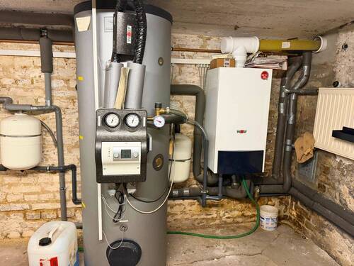 Keller - Gaszentralheizung und Warmwasser - 