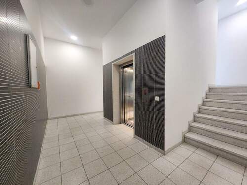 Aufzug TG-DG - 1 Zimmer Etagenwohnung in Frankfurt am Main