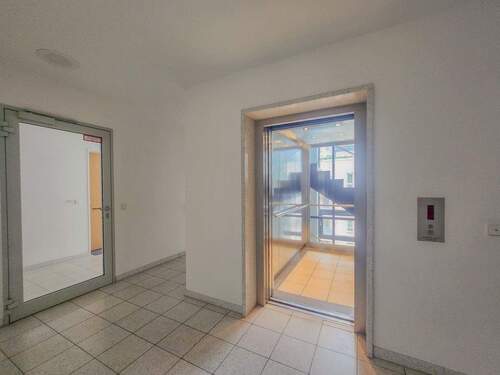Aufzug 5.OG - Etagenwohnung mit 33,40 m² in Frankfurt am Main zum Kaufen