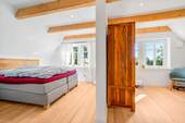 Schlafzimmer mit Ankleide - 